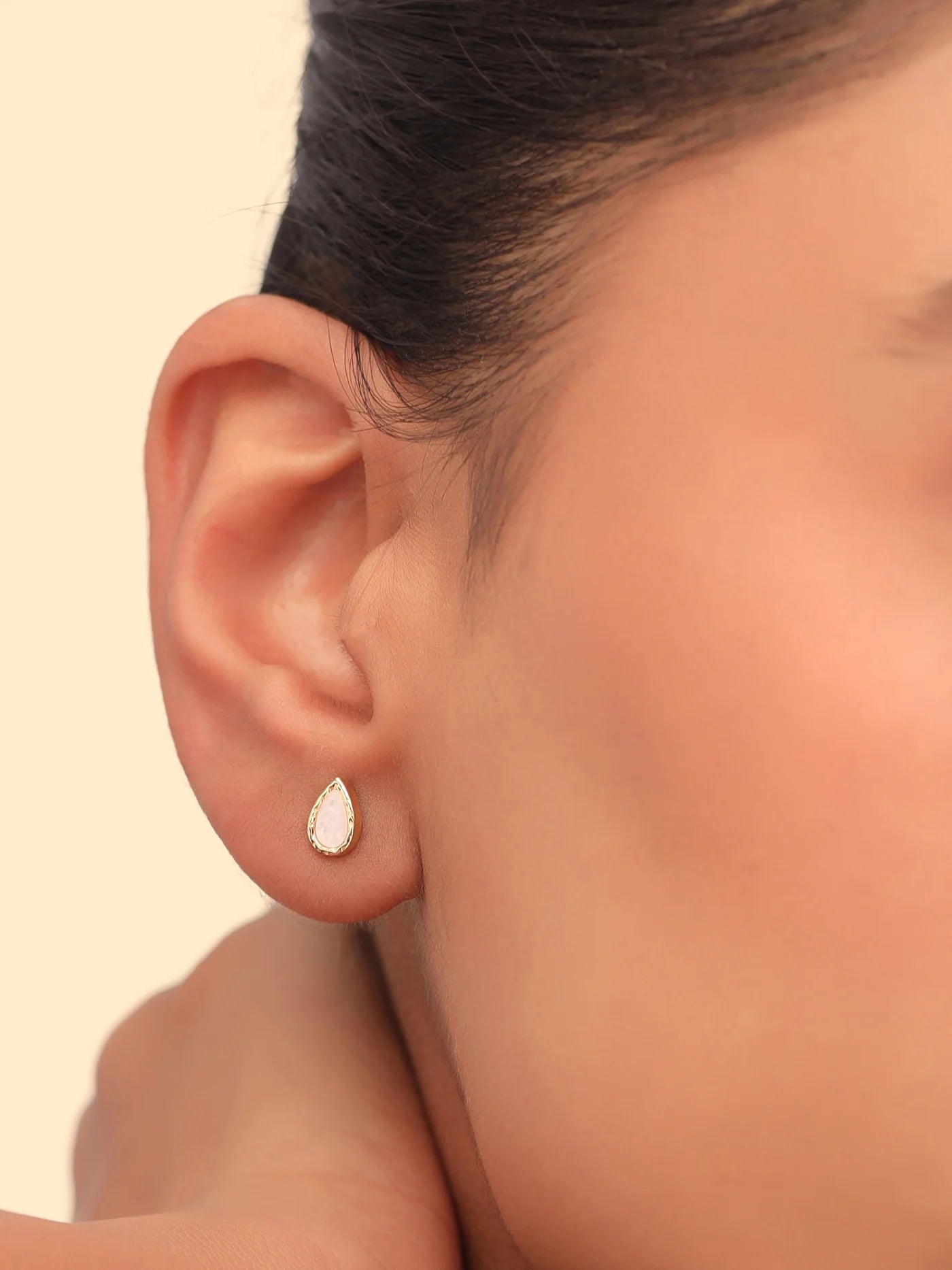 SYRA 24K GOLD PEAR-SHAPED 925 STERLING SILVER MOTHER OF PEARL STUD EARRINGS FOR WOMEN