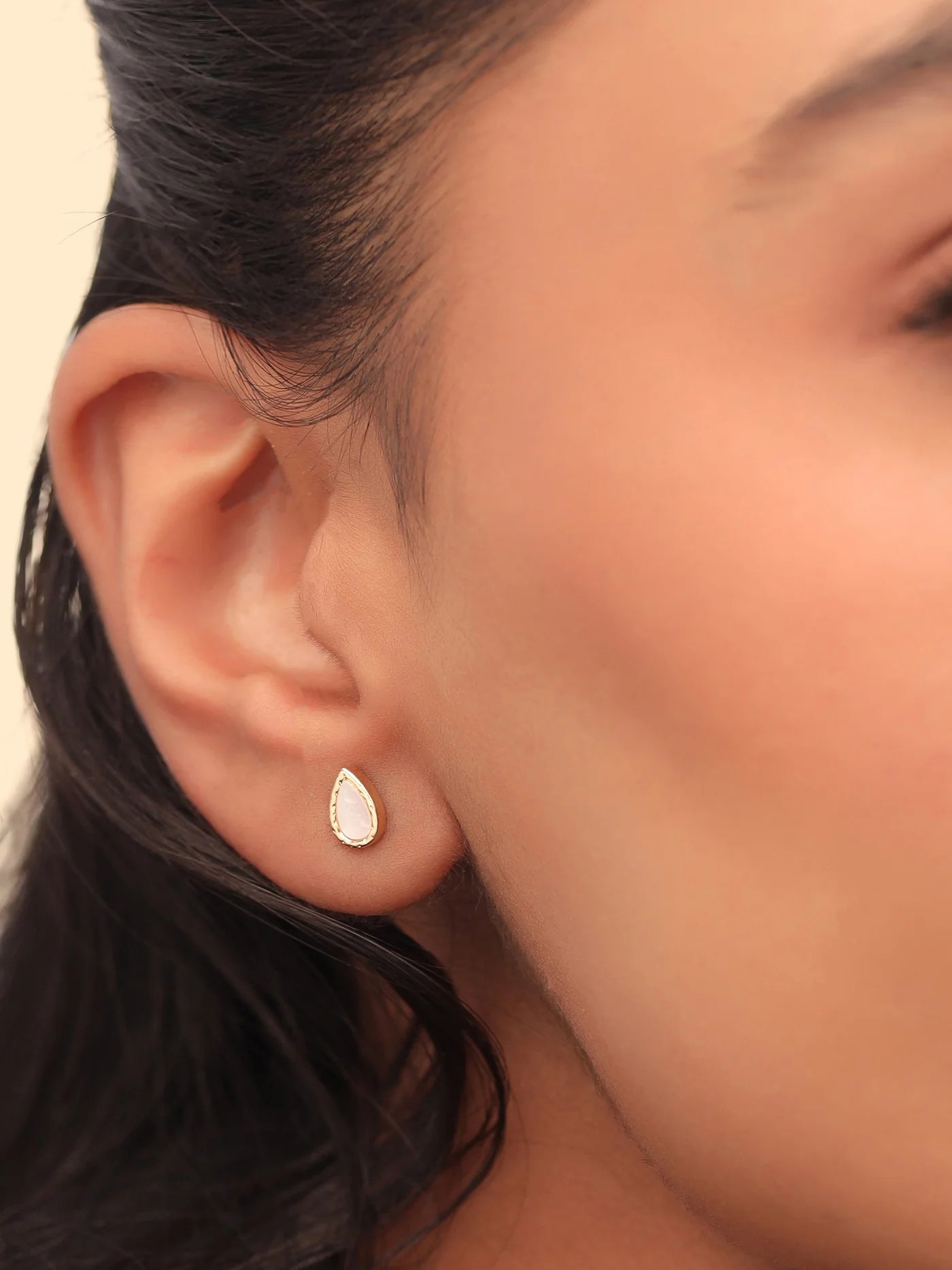 SYRA 24K GOLD PEAR-SHAPED 925 STERLING SILVER MOTHER OF PEARL STUD EARRINGS FOR WOMEN