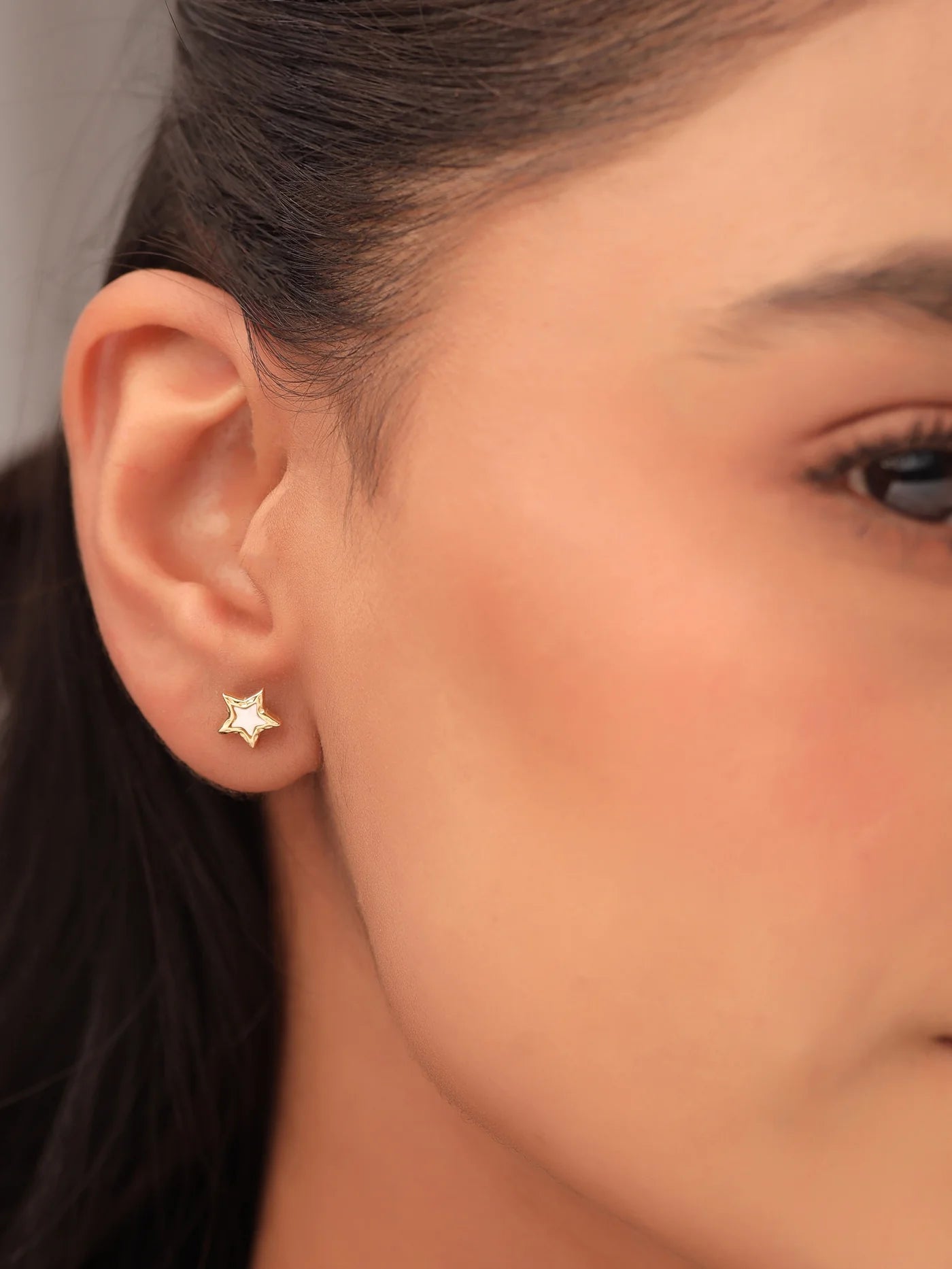 SYRA 24K GOLD STAR-SHAPED MOTHER OF PEARL 925 STERLING SILVER STUD EARRINGS FOR WOMEN