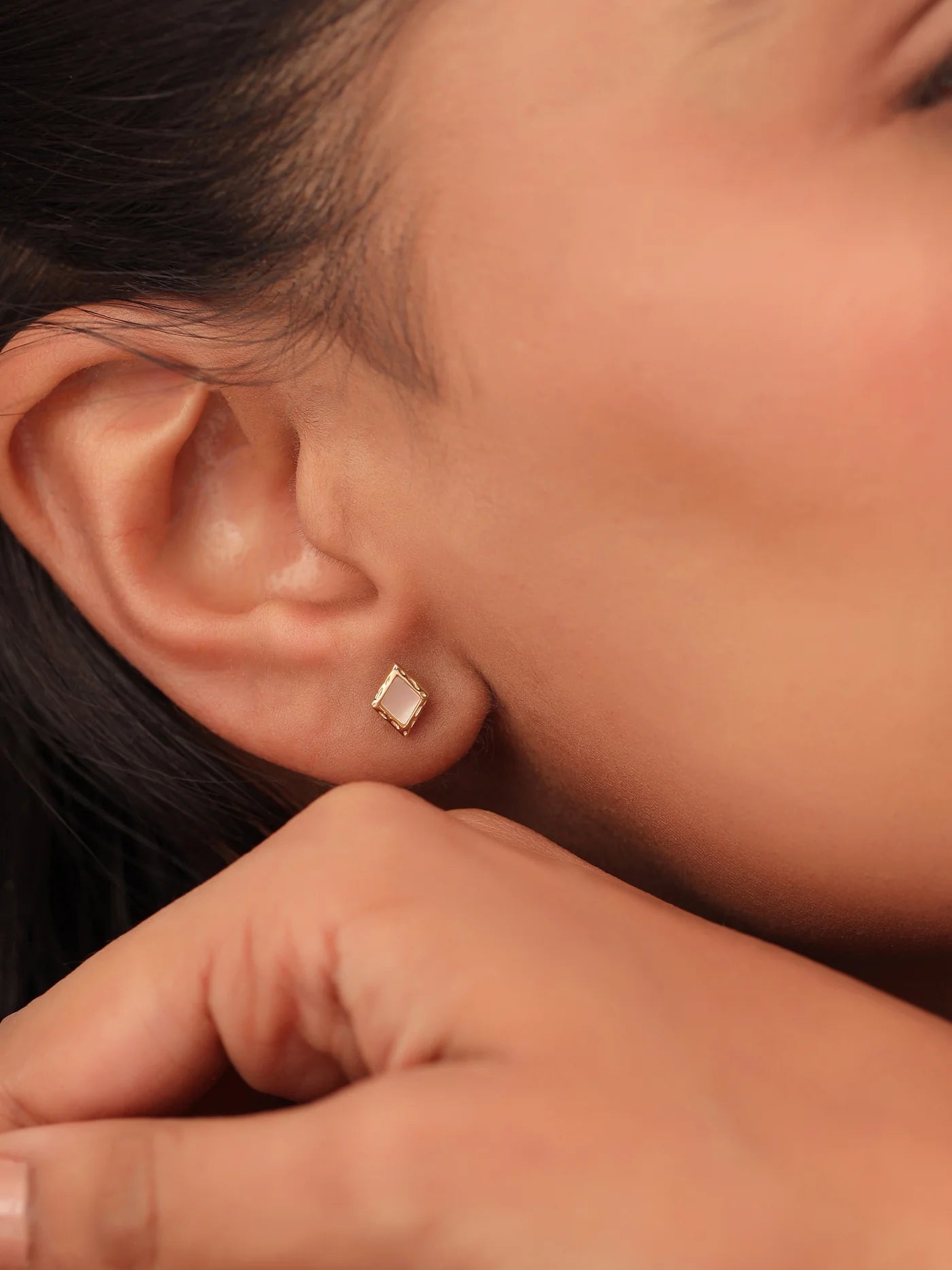 SYRA 24K GOLD DIAMOND-SHAPED 925 STERLING SILVER MOTHER OF PEARL STUD EARRINGS FOR WOMEN