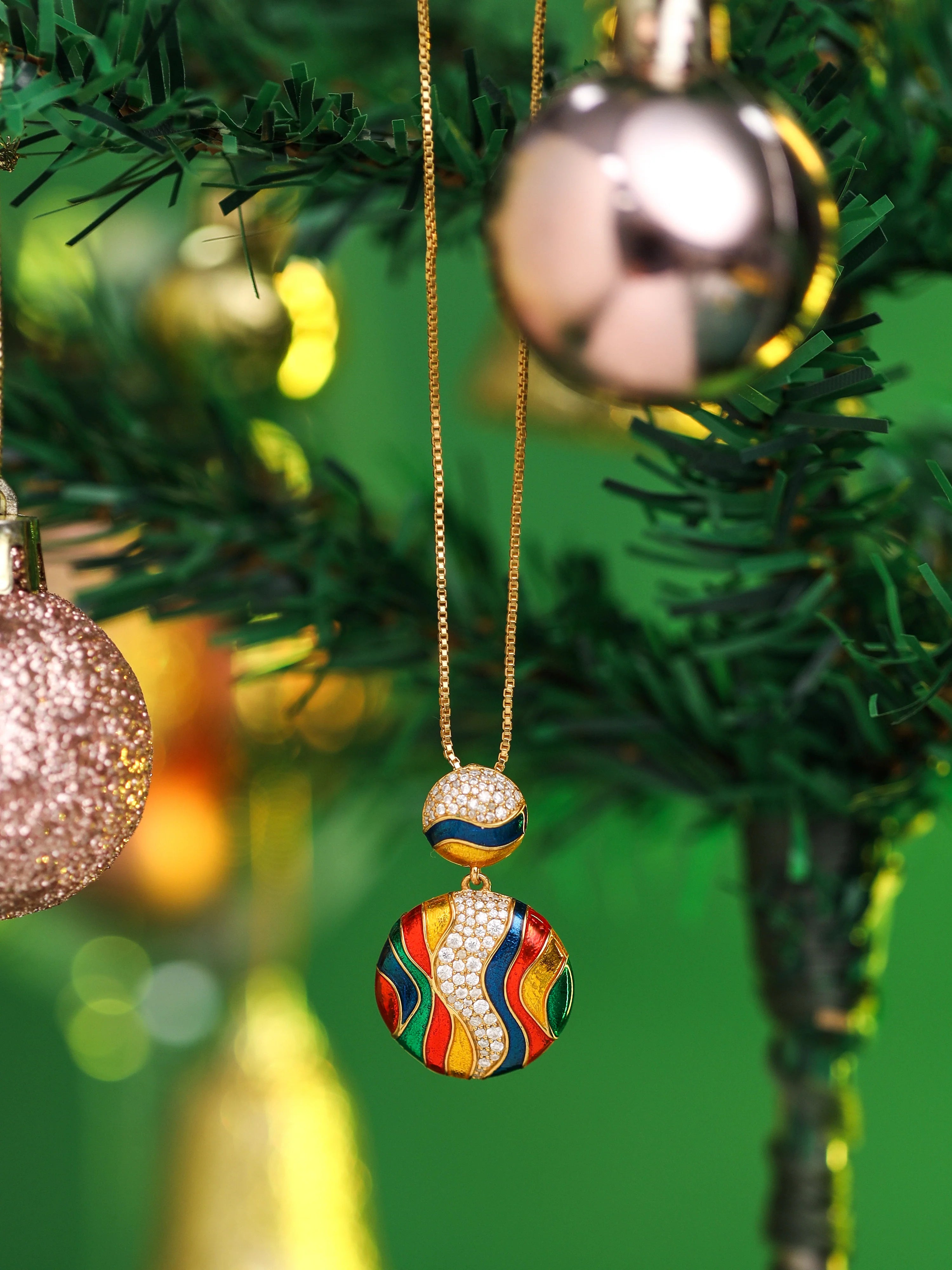 Figure 8 Moissanite River Pendant