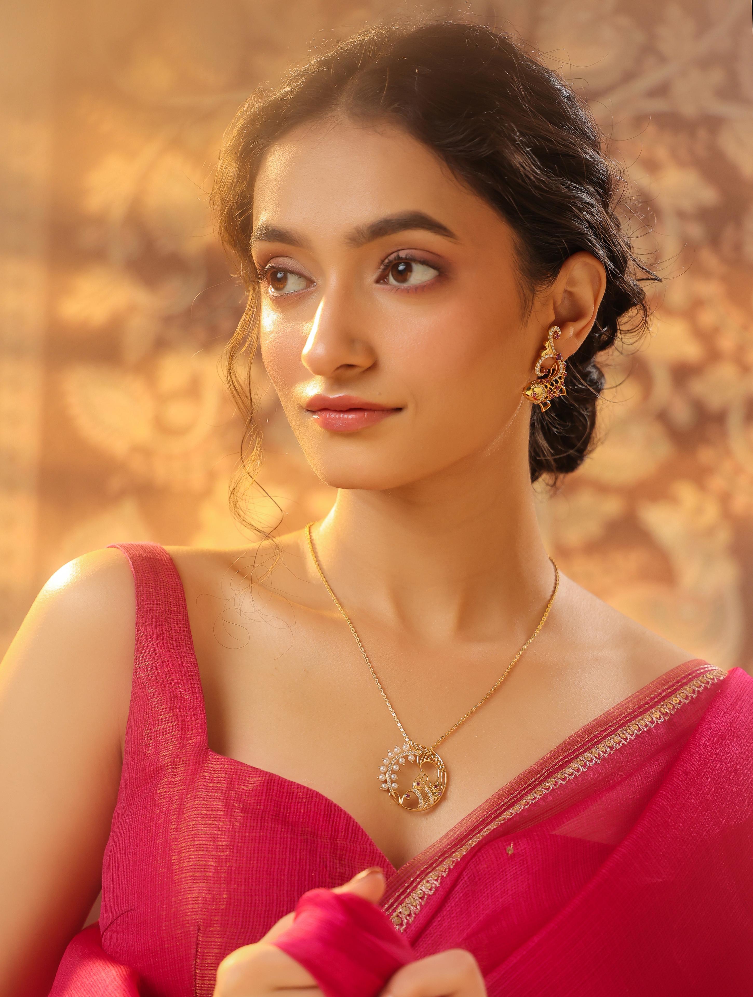 Fish Kalaras 925 Sterling Silver Pendant with Garnets in 24k Gold Plating For Women