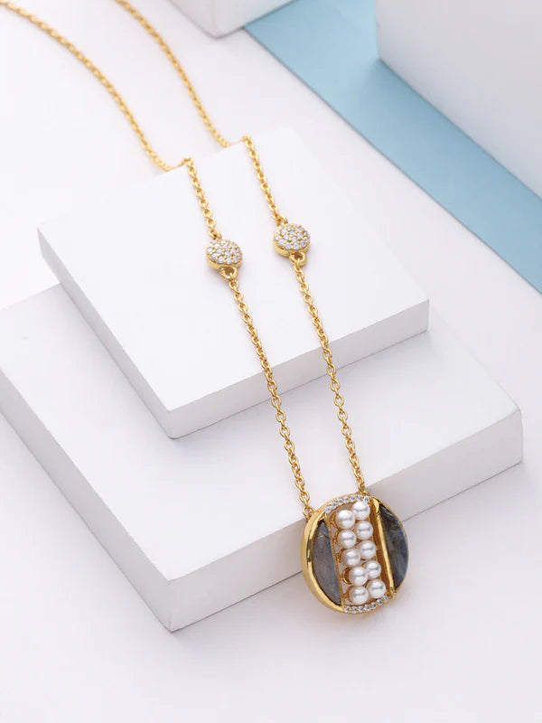 Labradorite Pearl Gold-plated Charming 'O' Alphabet Pendant For Women