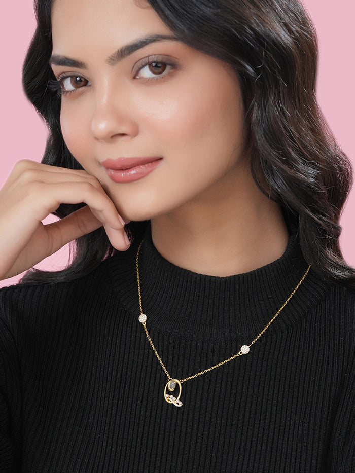 Labradorite Pearl Gold-plated Timeless 'Q' Alphabet 925 Sterling Silver Pendant For Women