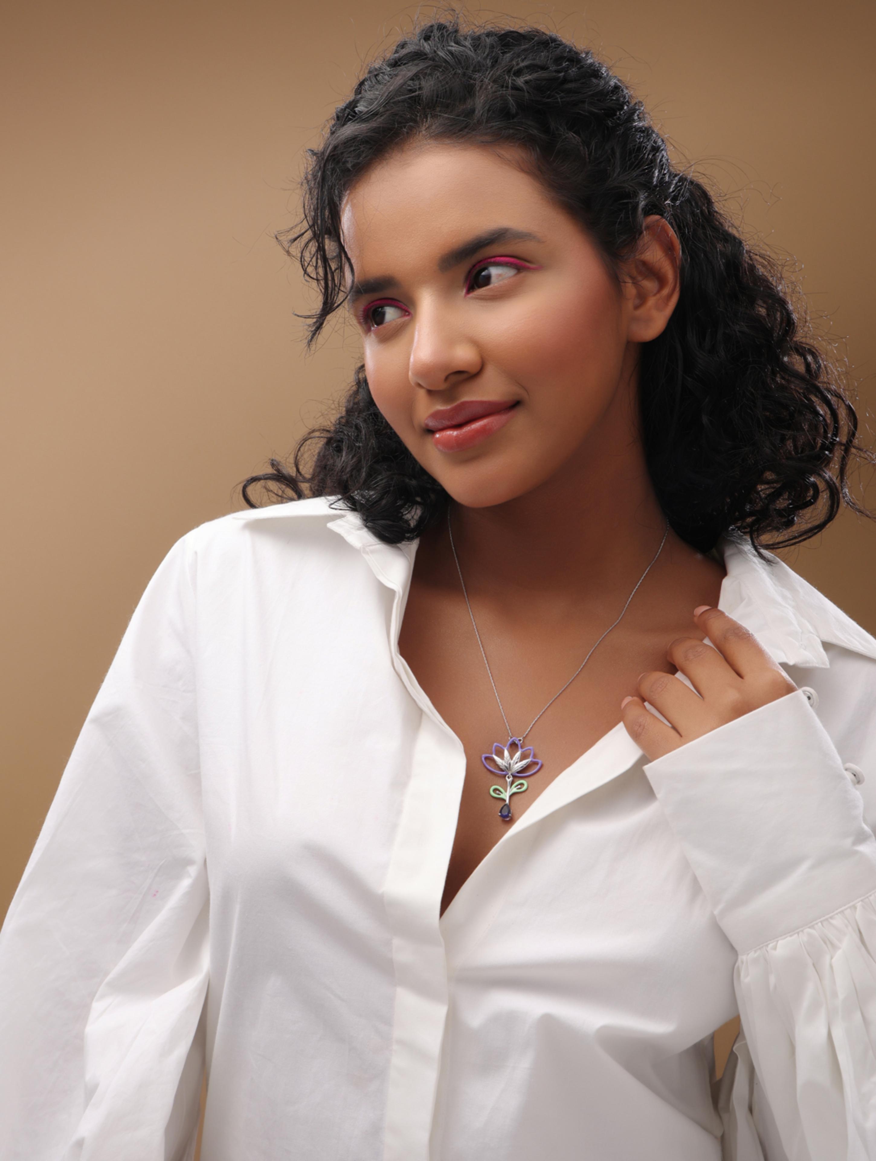 925 Silver Floral Blooming Corolla Collection Iolite 925 Sterling Silver Pendant For Women