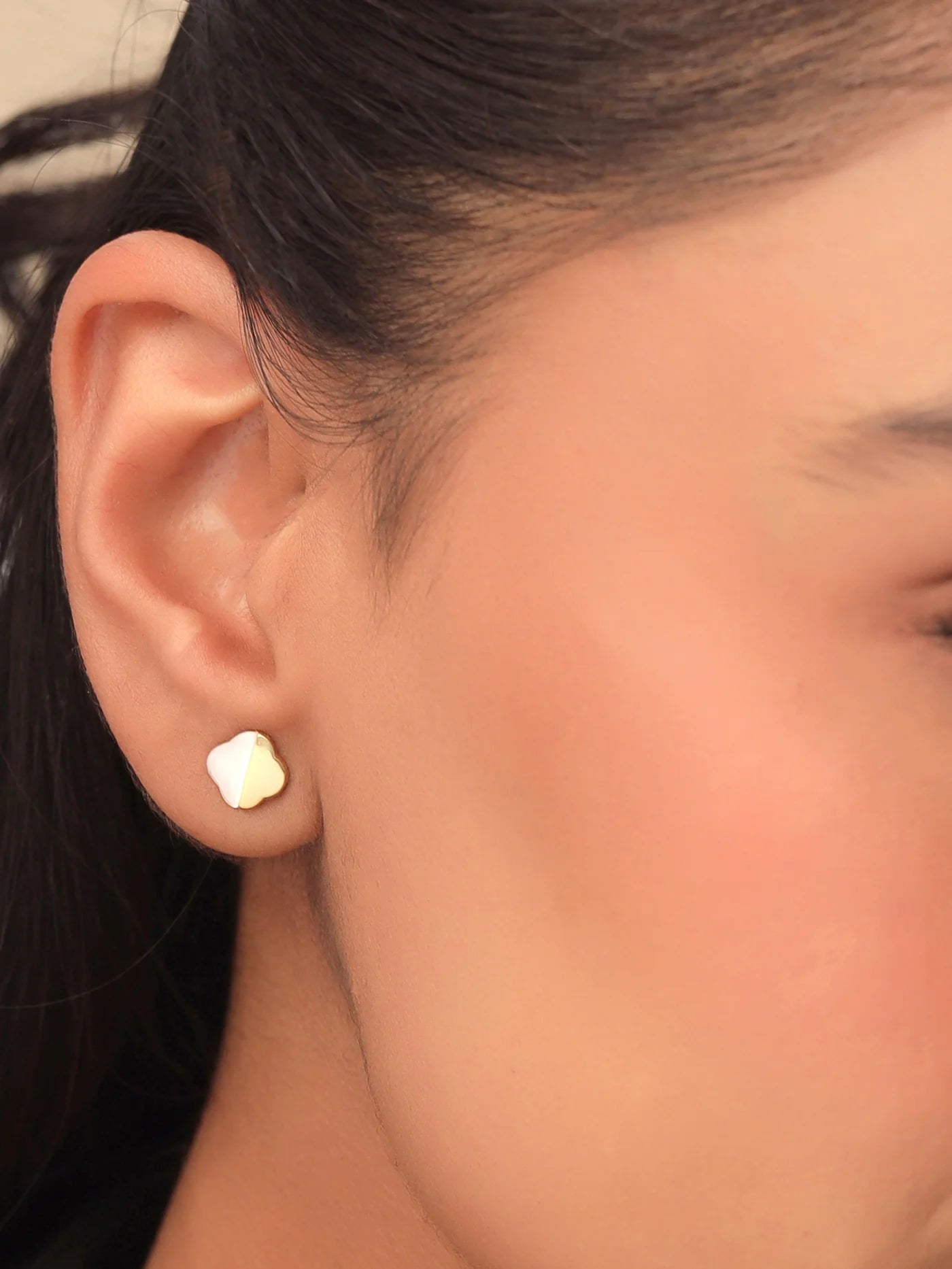 SYRA LUCKY CLOVER 24K GOLD MOTHER OF PEARL STUD EARRINGS FOR WOMEN