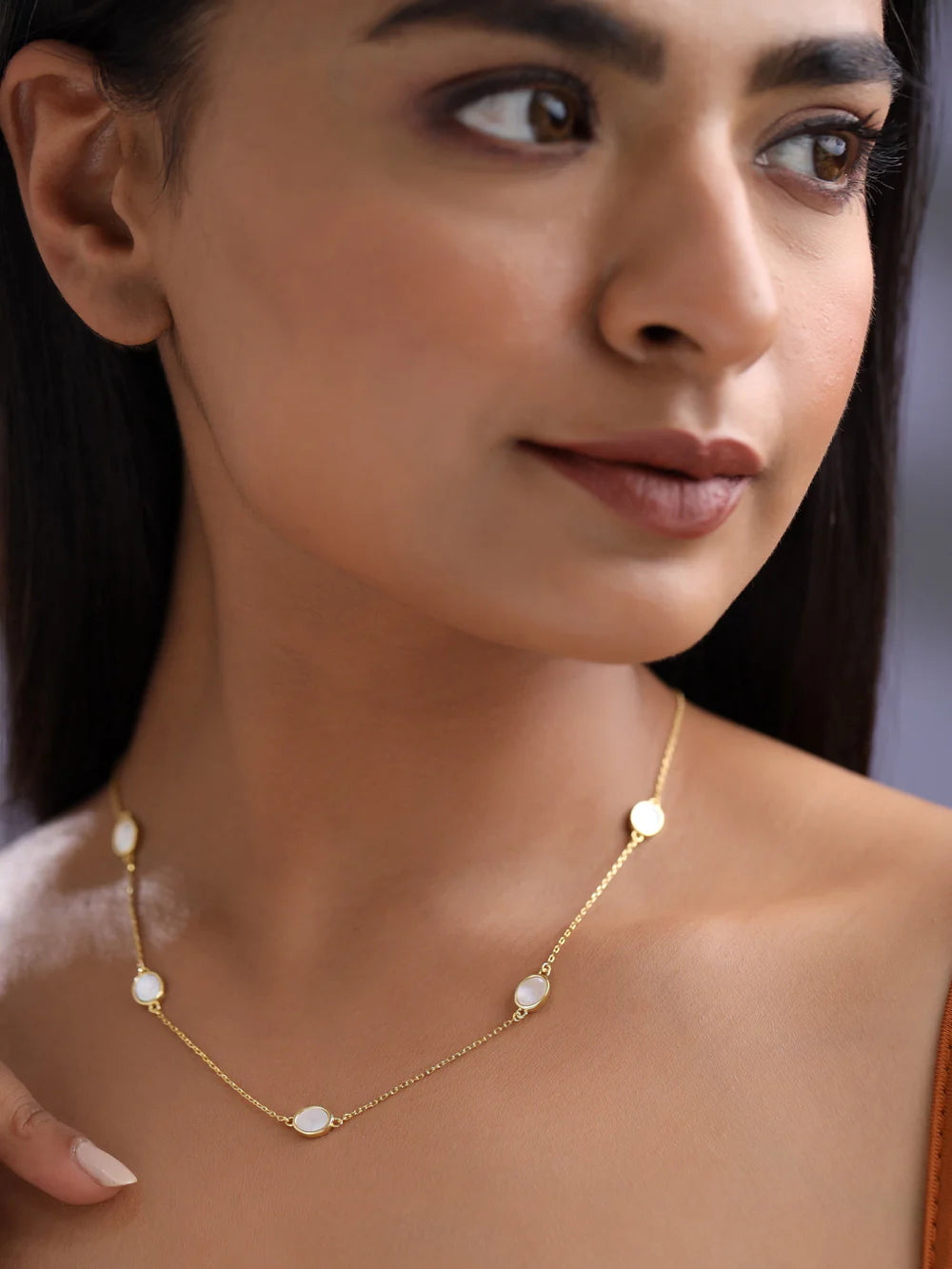 Oval Mother of Pearl Necklace