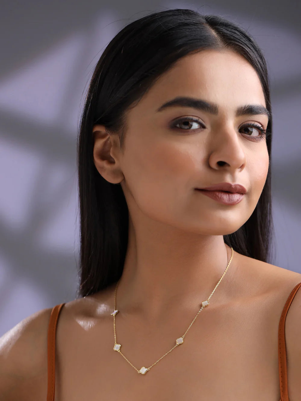 CLOVER MOTHER OF PEARL NECKLACE