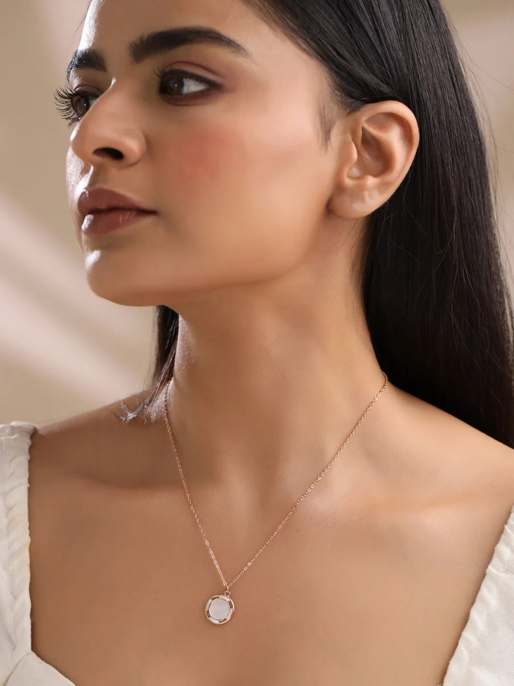 Round Halo Mother of Pearl Pendant