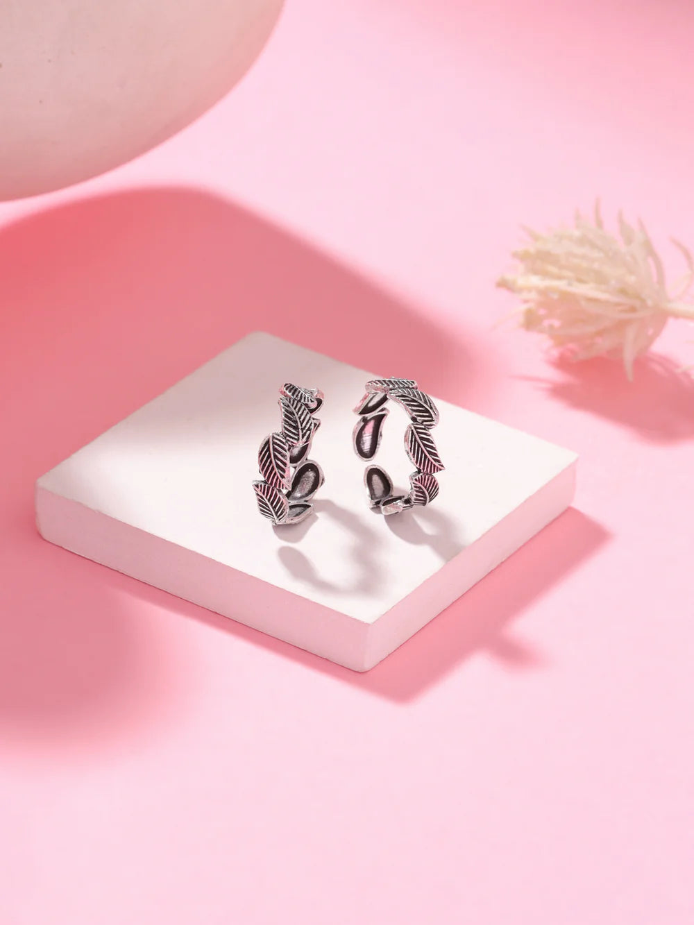 Interwoven Leaves Toe Ring