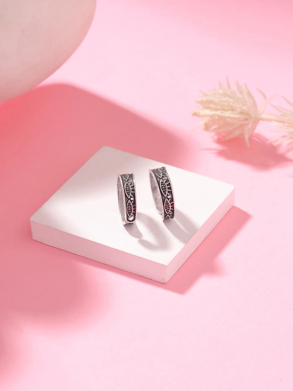 Abstract Eye Toe Ring