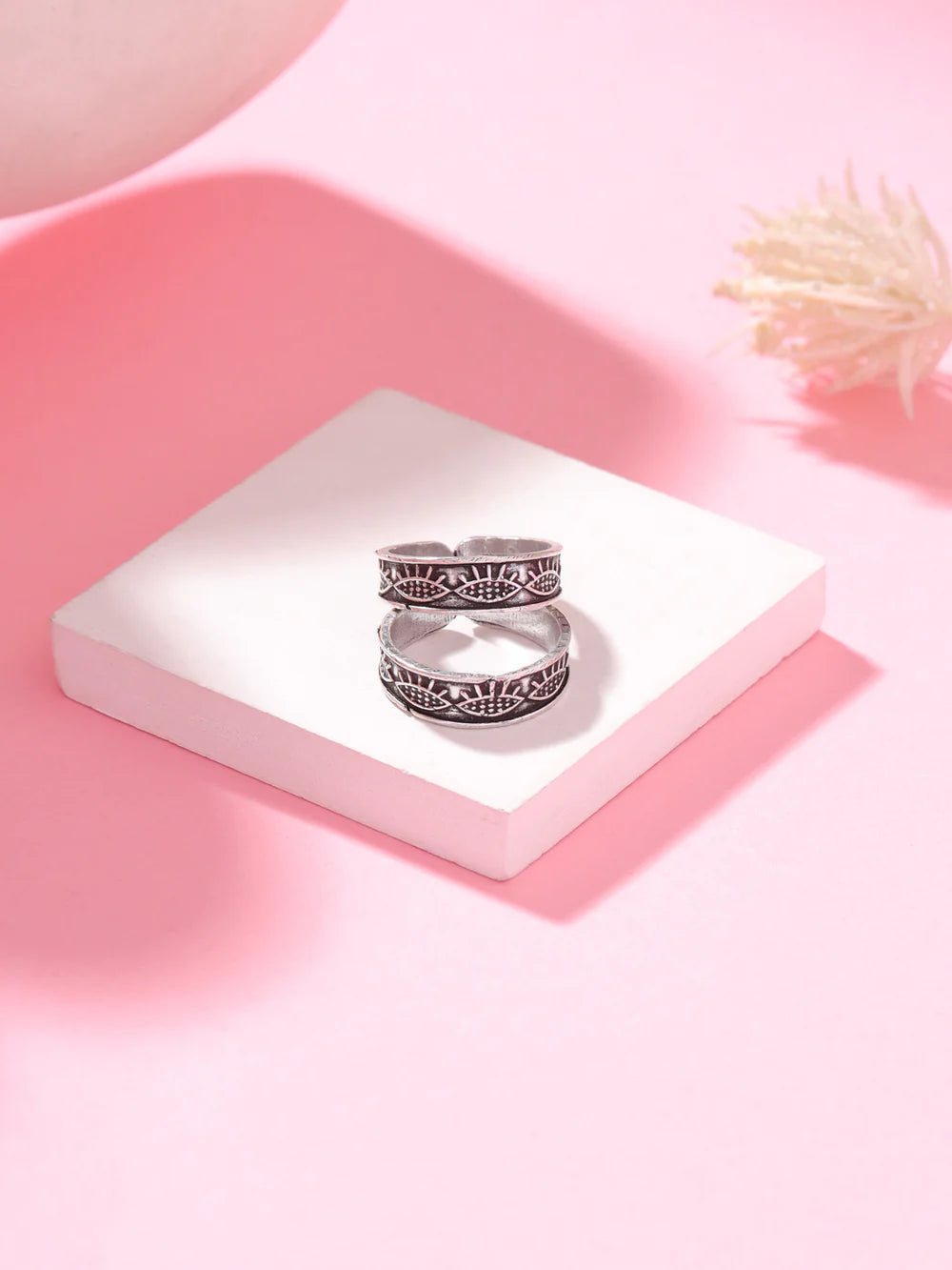 Abstract Eye Toe Ring